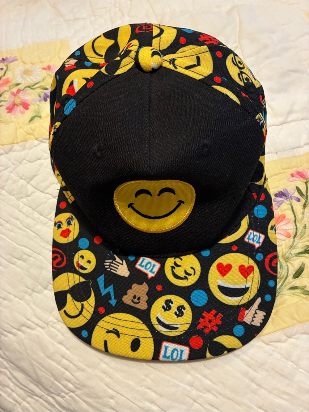 Amscan Unisex Black Snapback Hat with Yellow Emoji Print